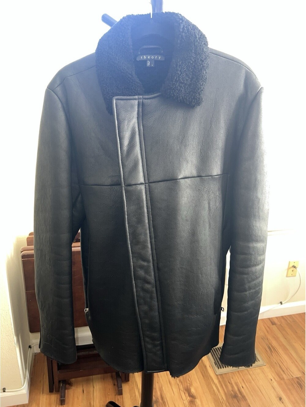 Theory Men’s Shearling Lambskin Jacket – Size L – Black – Style D0971419